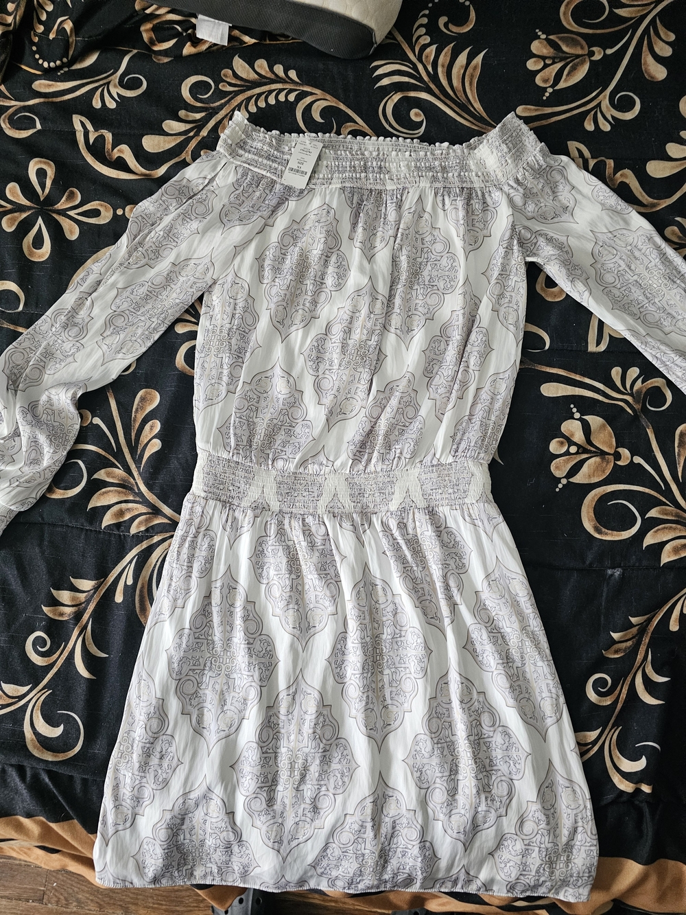 Off-Shoulder White and Light Gray Printed Women's Dress Size Xs - Picture 8 of 8